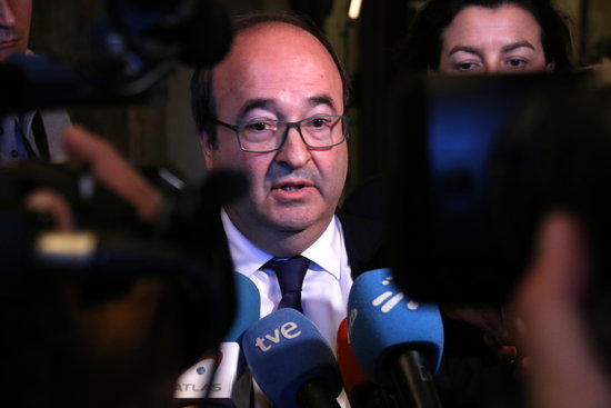 Miquel Iceta speaks to the press at the Catalan Parliament on May 15 (Marta Sierra/ACN)